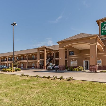 Executive Inn & Suites Cushing Bagian luar foto