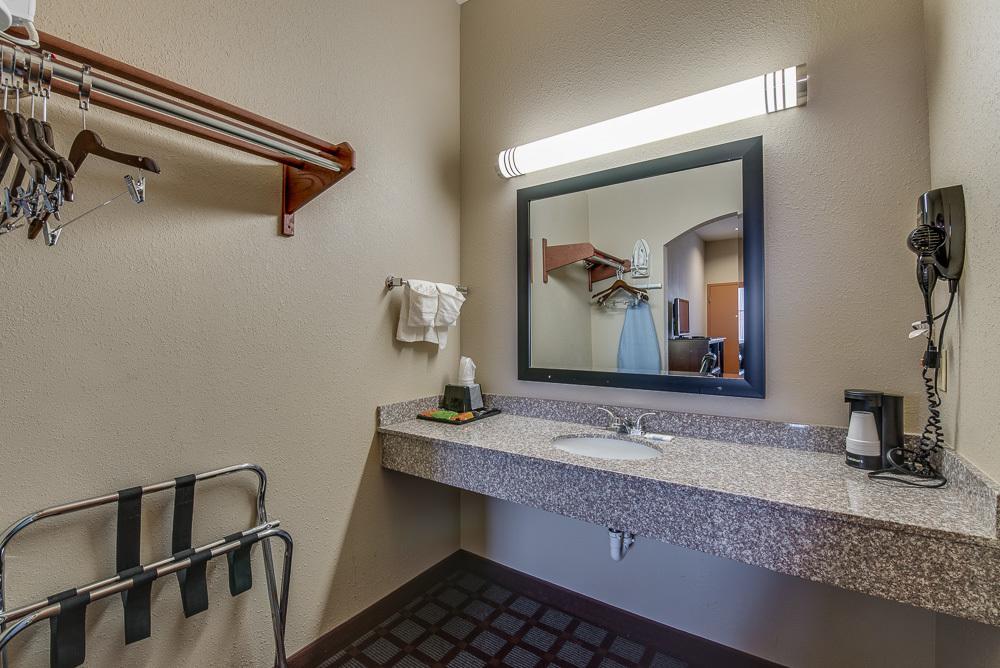 Executive Inn & Suites Cushing Bagian luar foto