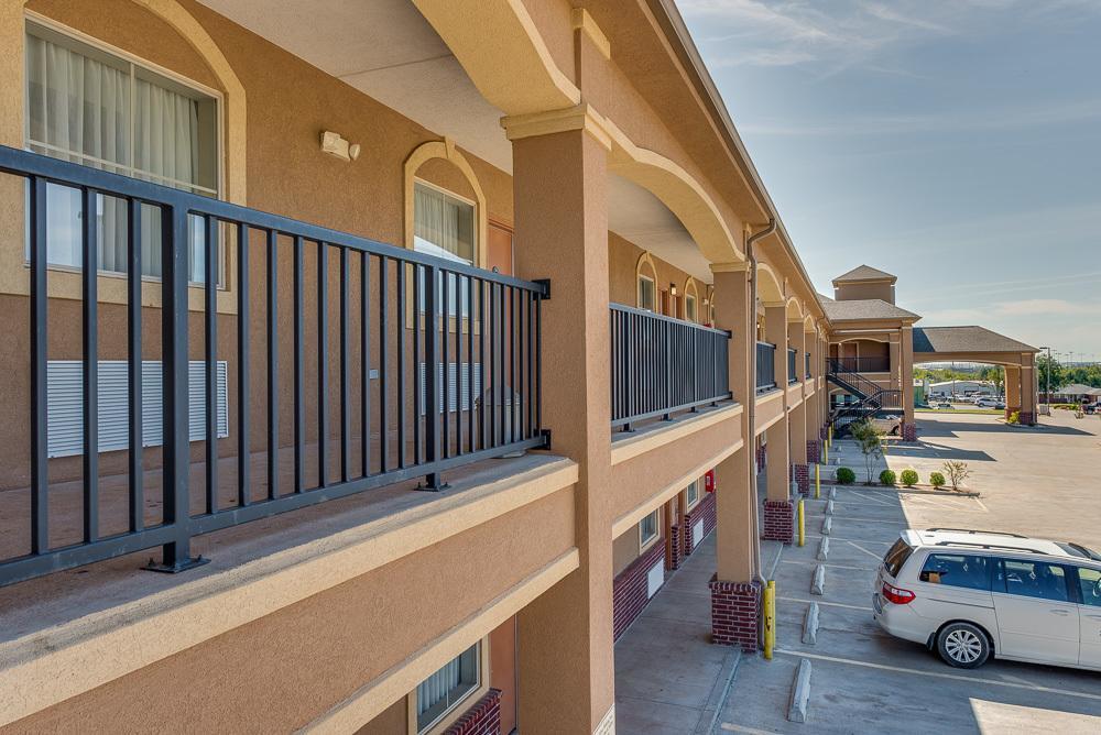 Executive Inn & Suites Cushing Bagian luar foto