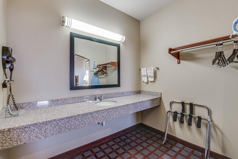 Executive Inn & Suites Cushing Bagian luar foto